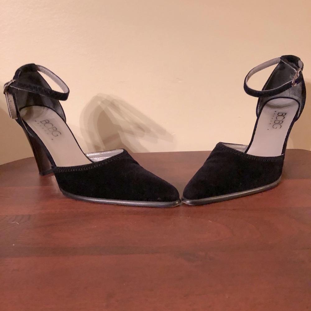 BCBGMAXAZRIA Luxurious Velvet Pumps
